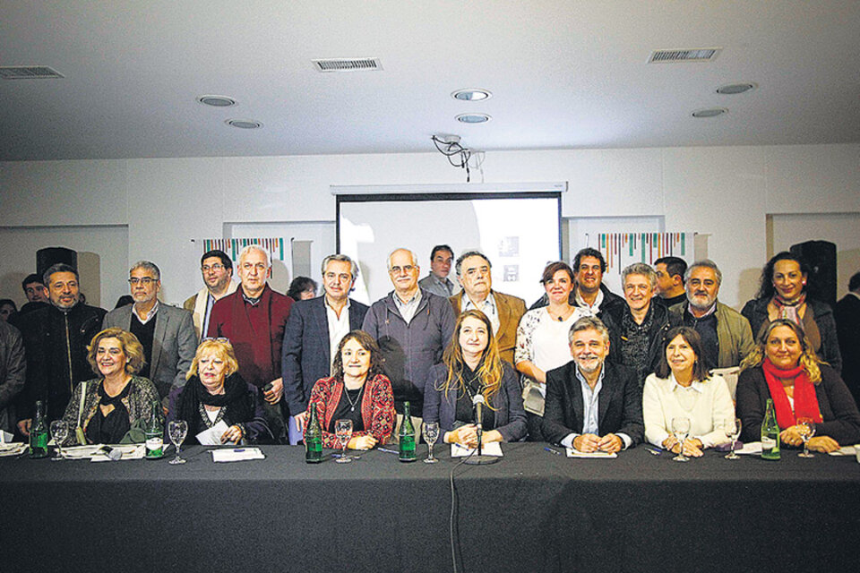 Los peronistas porteños y sus aliados firmaron en la UMET un documento con sus propuestas de campaña.