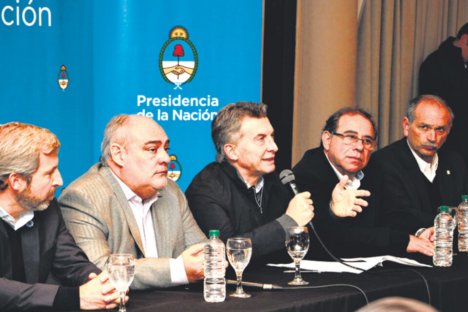 Mauricio Macri junto al gobernador Ricardo Colombi y el intendente electo Eduardo Tassano.