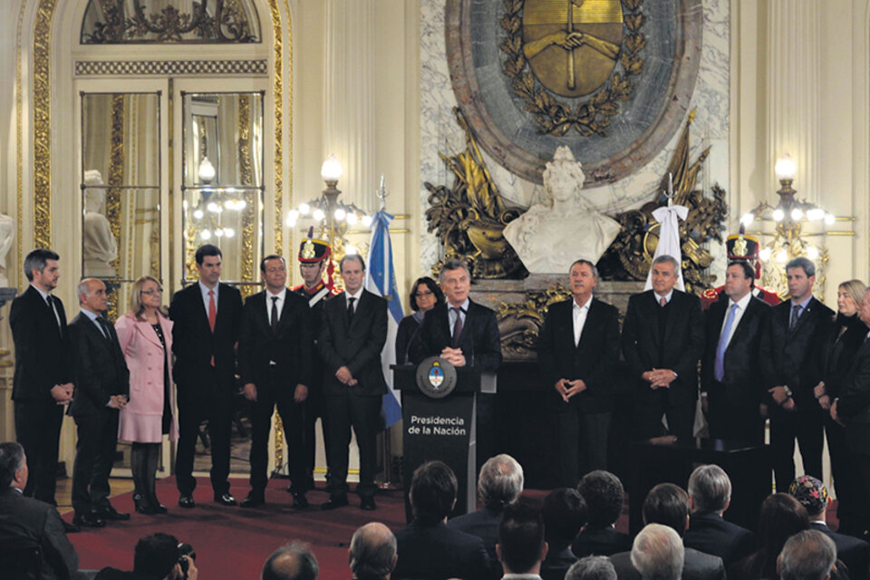 Mauricio Macri firmó el “acuerdo federal” con apoyo de nueve provincias. Objeciones de dos, rechazo de otras dos. (Fuente: DyN)