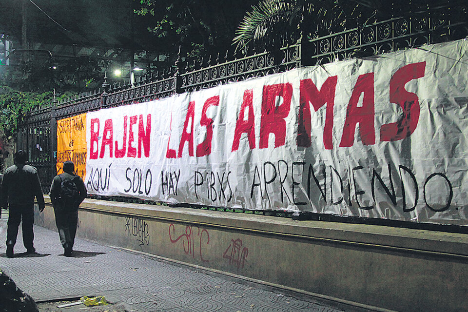 La comunidad del Colegio Mariano Acosta sufrió una incursión policial el 20 de abril pasado. (Fuente: Jorge Larrosa)