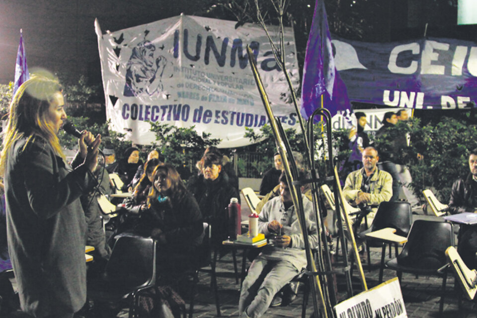 El acampe es en la sede administrativa del instituto, ubicada en 25 de Mayo y Tucumán. (Fuente: Jorge Larrosa)