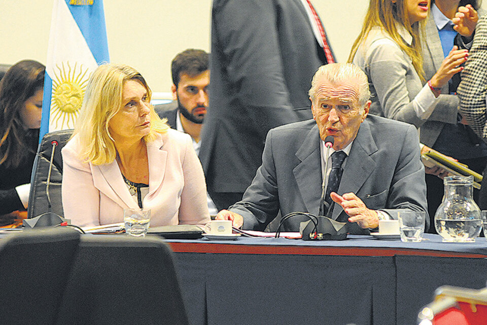 El secretario de Culto, Santiago De Estrada, defendió el proyecto en la reunión de comisión.