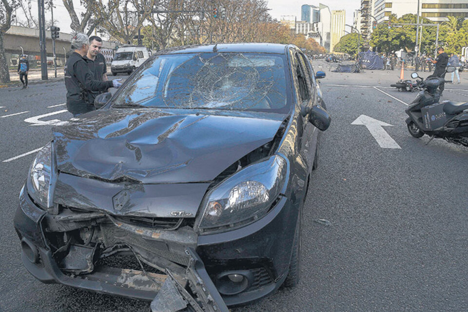 El Renault Sandero muestra la violencia del golpe.