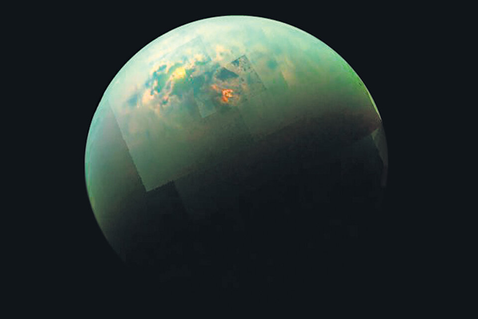 La luna de Titán, la más grande de Saturno, tiene la mayor fuente de hidrocarburos del sistema solar.