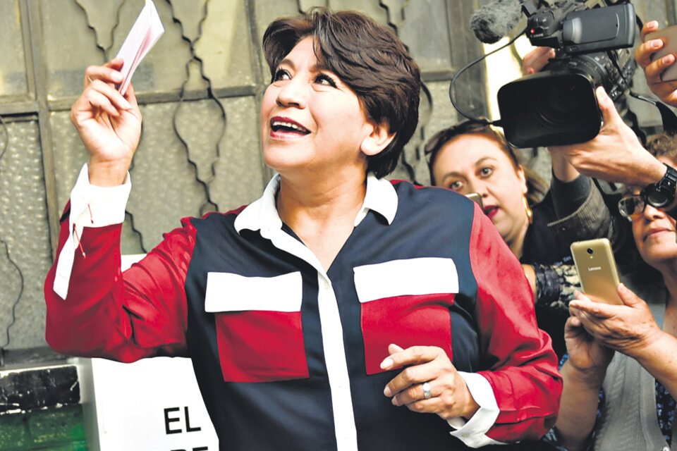 Delfina Gómez, de Morena, se disputaba el triunfo en el Estado de México con el priísta Alfredo del Mazo. (Fuente: AFP)