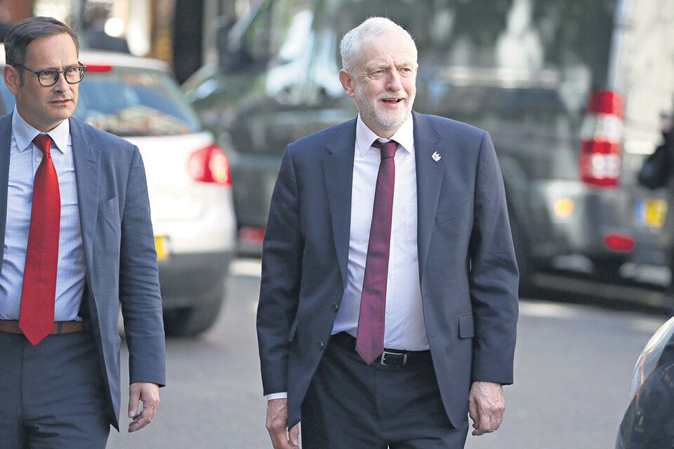 Corbyn, fotografiado en el centro de Londres la semana pasada, después de retomar la campaña tras el atentado en Manchester. (Fuente: AFP)