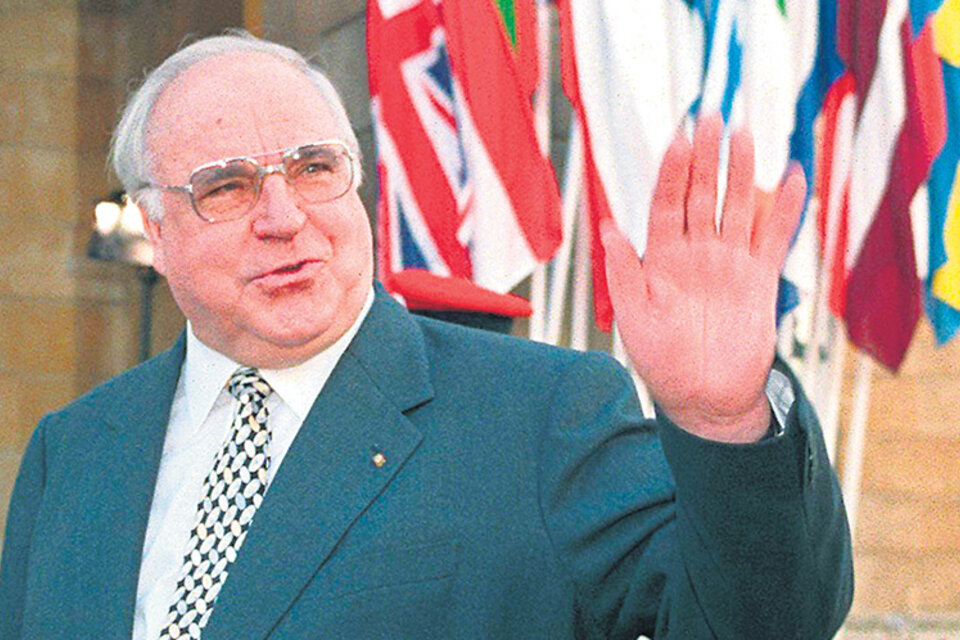 Kohl en 1998, durante una cumbre europea en Londres. (Fuente: EFE)