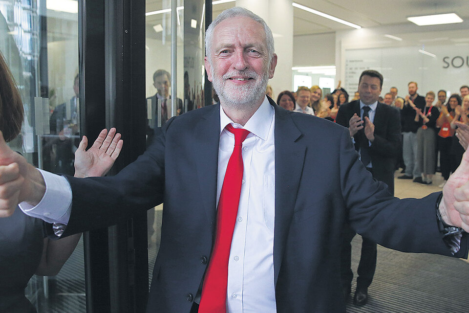 Las casas de apuestas han comenzado a considerar a Corbyn favorito de una nueva elección.