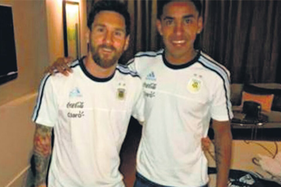 Messi con el chico Gómez.