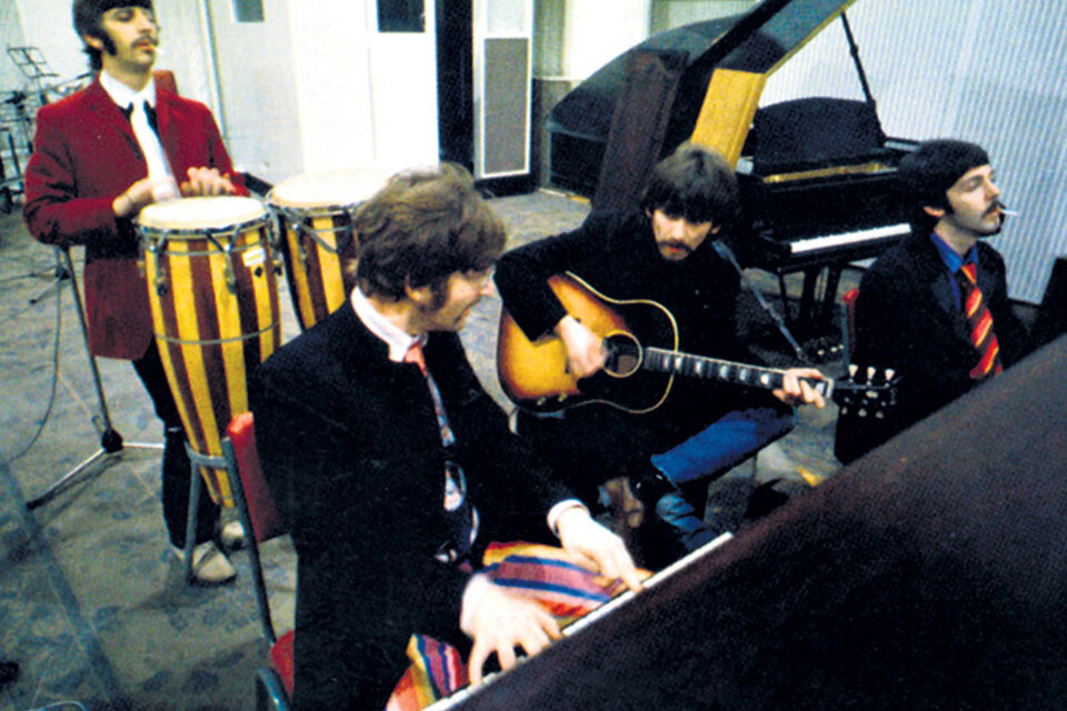 The Beatles en el Estudio 2 de Abbey Road, registrando una obra cumbre de su historial.