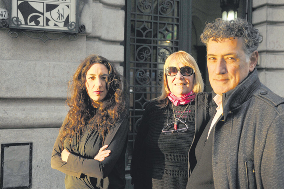 Lorena Vega, Cristina Escofet y Andrés Bazzalo, actriz, autora y director de Yo, Encarnación Ezcurra. (Fuente: Sandra Cartasso)