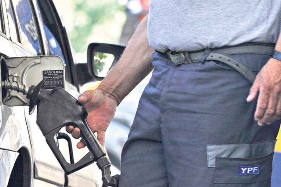 Los combustibles vuelven a aumentar en julio, según adelantaron los empresarios. (Fuente: Télam)