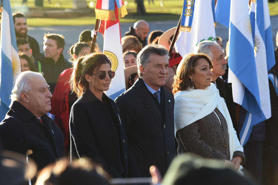 Macri con su esposa, el gobernador Lifschitz y la intendenta Fein en el breve acto de ayer. (Fuente: Sebastián Granata)