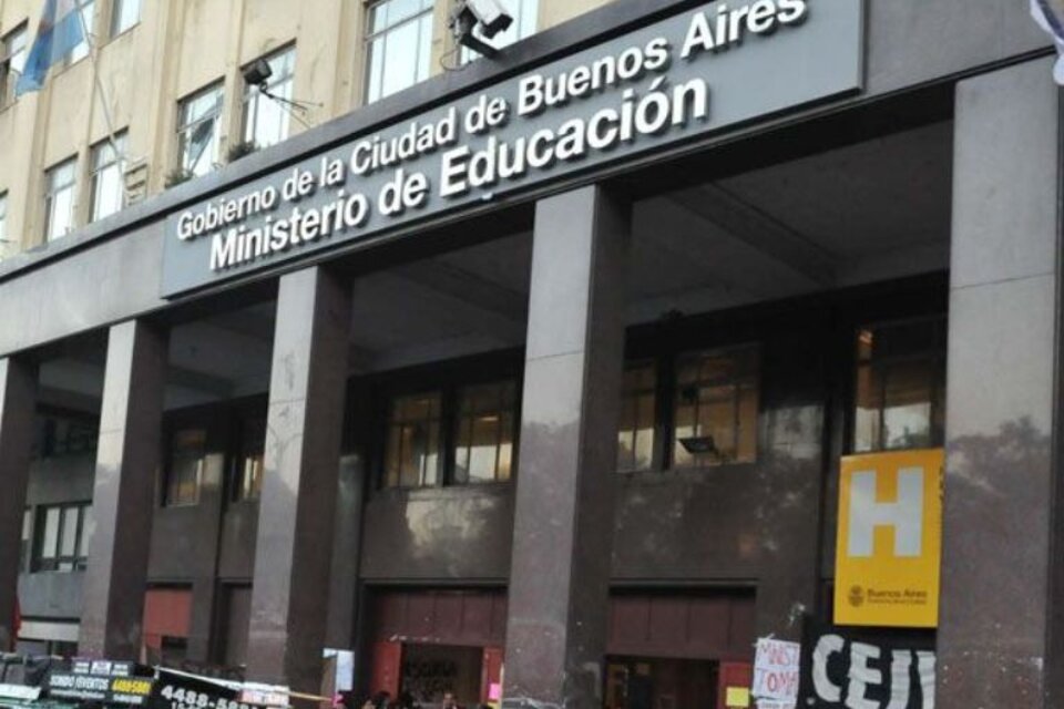 4 mil pesos ofrece el ministerio porteño de Educación a jóvenes a punto de terminar el secundario. (Fuente: Télam)