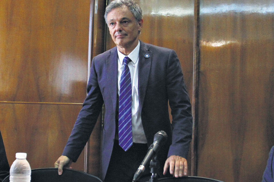 El ministro de Producción, Francisco Cabrera, presentó la Ventanilla Unica de Comercio Exterior a empresarios.