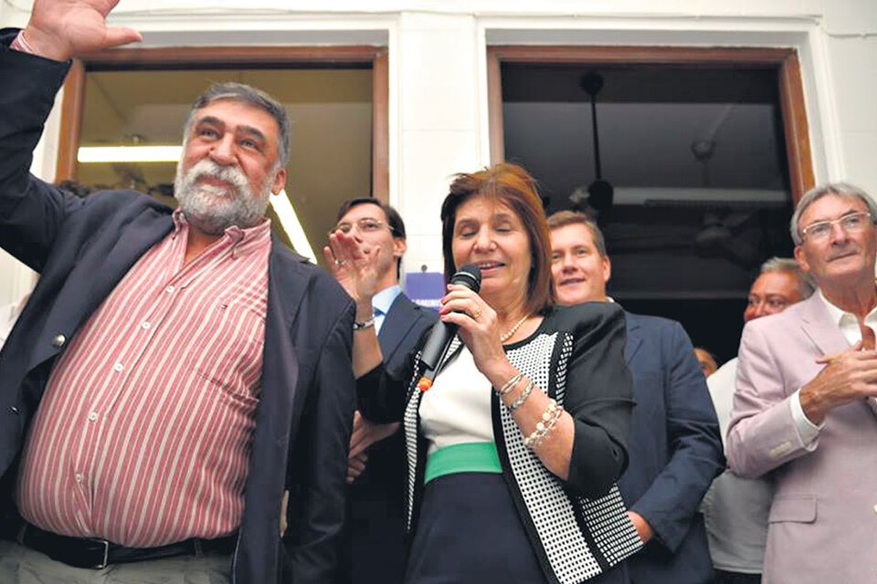 Patricia Bullrich y Claudio Bargach en abril de 2016 al anunciar la incorporación al partido Unión por la Libertad.