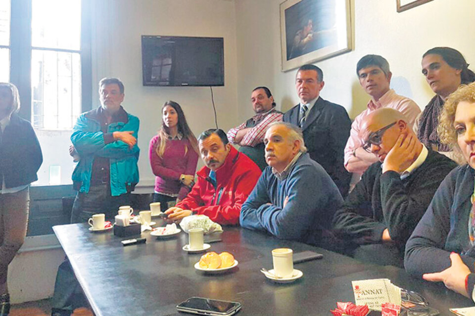 Los dirigentes realizaron una conferencia de prensa en el bar Tannat de La Plata.