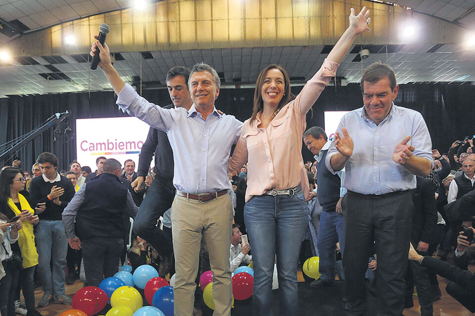En Tandil, Mauricio Macri y María Eugenia Vidal, las dos figuras centrales de la campaña de Cambiemos. (Fuente: DyN)