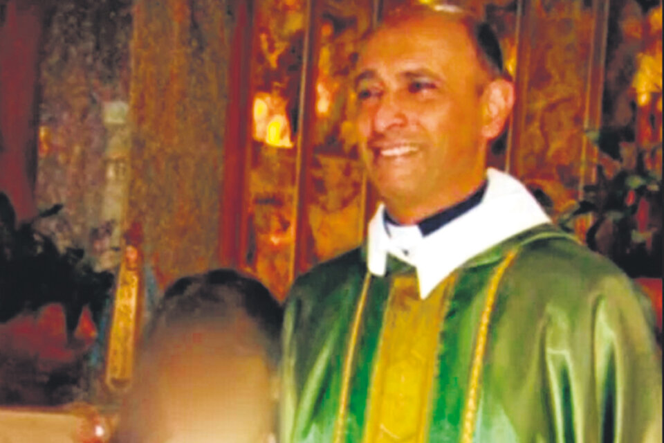El investigado, Carlos Eduardo José, rechaza las acusaciones pero renunció al sacerdocio.