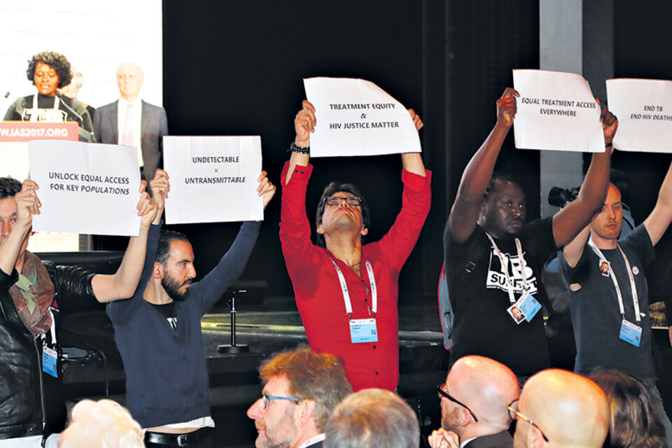 Un reclamo de concientización en la novena Conferencia Mundial sobre las Ciencias del VIH, en París. (Fuente: AFP)