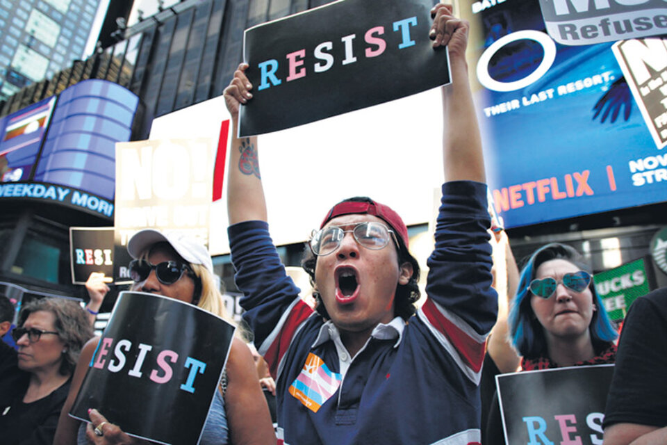 En Nueva York y en San Francisco miles de personas protestaron contra el veto de Trump. (Fuente: EFE)