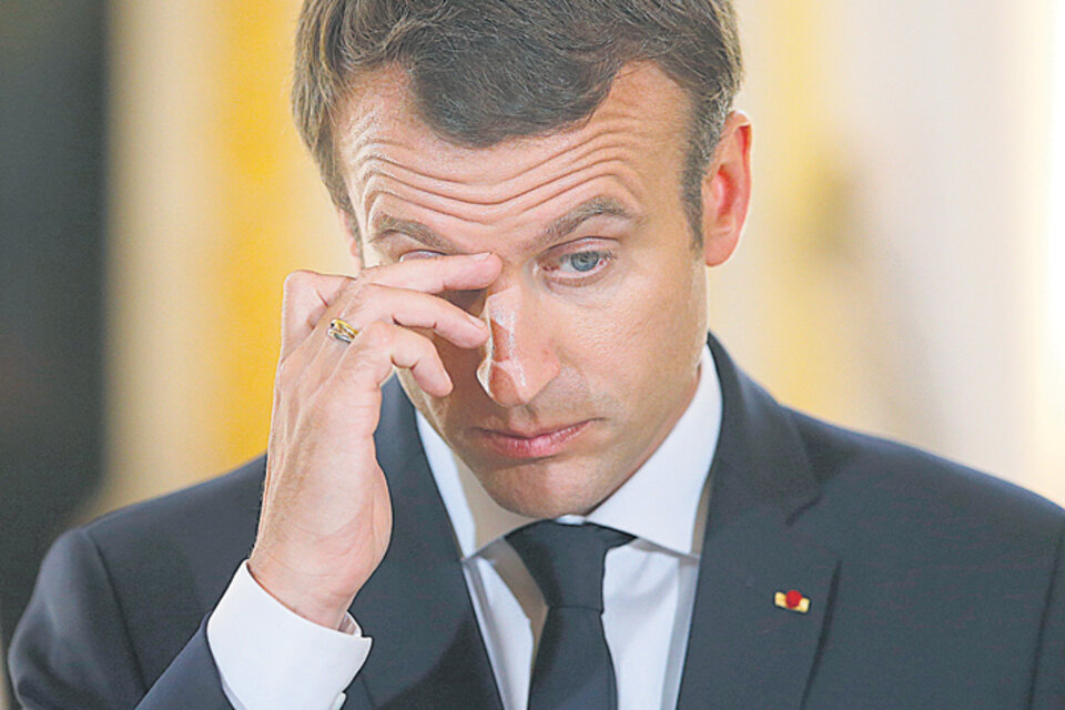 El final de la luna de miel: entre junio y julio Macron cayó diez puntos en popularidad.