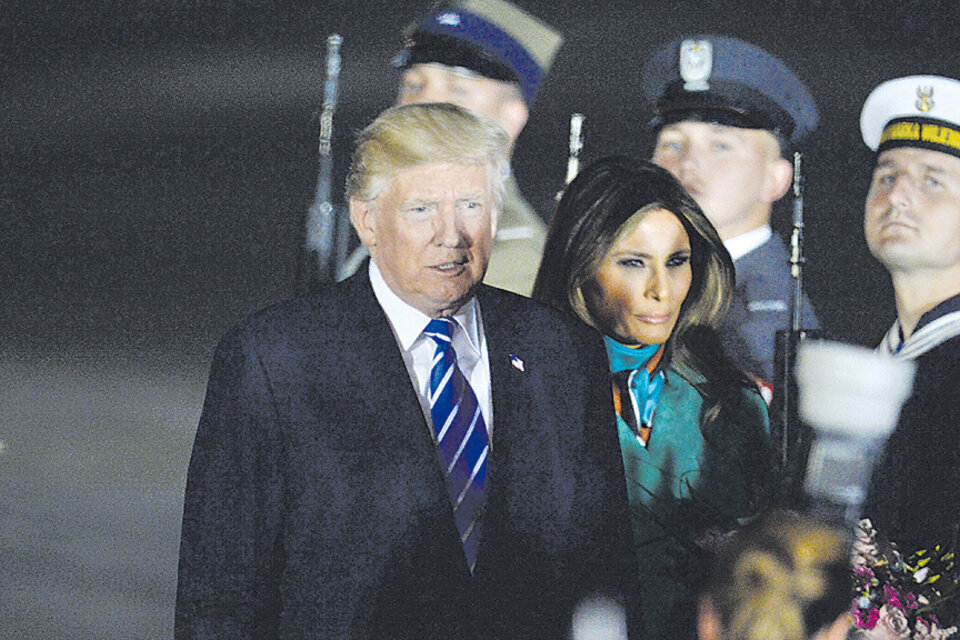 Trump aterriza junto a Melania en Varsovia, donde se verá con el presidente polaco. (Fuente: EFE)
