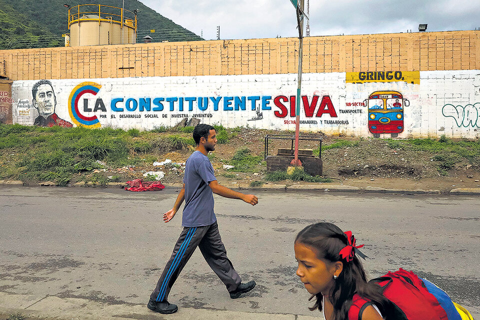 Propaganda electoral para la asamblea constituyente en un barrio popular de Caracas.