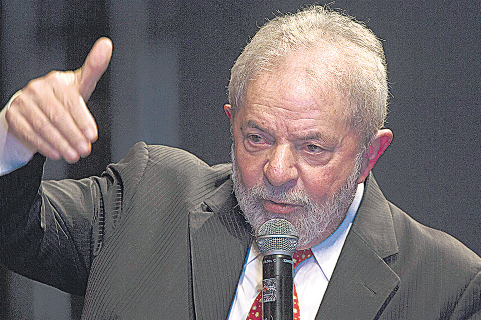 Lula se refirió al plan para reemplazar a Temer con Maia, en un acto del PT en Brasilia.