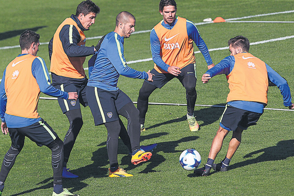 Los jugadores de Boca se entrenaron en Casa Amarilla y mañana partirán a Ciudad del Este. (Fuente: Fotobaires)