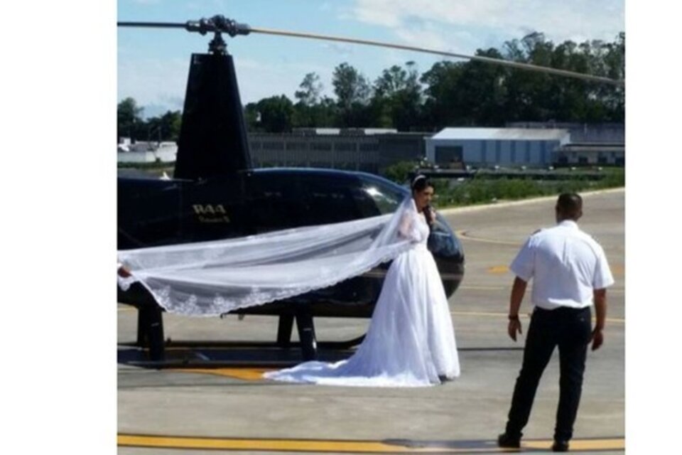 Rosemere do Nascimento Silva antes de subir al helicóptero para ir a su boda.