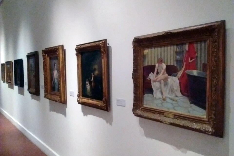 "Desnudo" (1888), óleo de Eduardo Schiaffano junto a otros tesoros pictóricos del museo. (Fuente: Sebastián Joel Vargas)