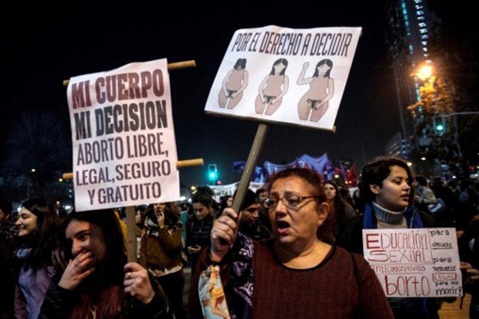 Marchas a favor y en contra de la ley ganaron las calles de Chile. (Fuente: AFP)