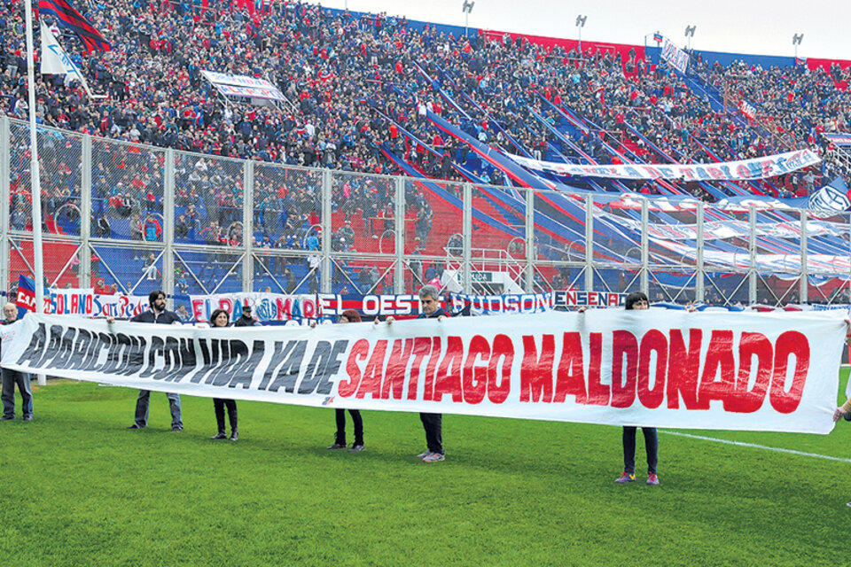 San Lorenzo se unió al reclamo por la aparición con vida de Santiago Maldonado. (Fuente: Julio Martín Mancini)