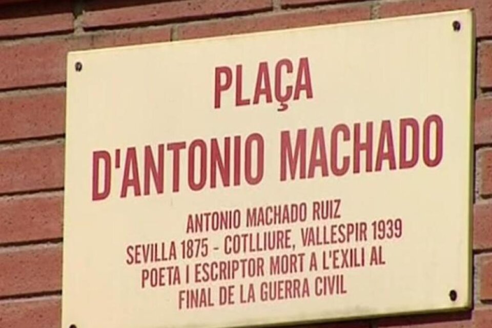 La placa en catalán que recuerda a Machado en Sabadell.