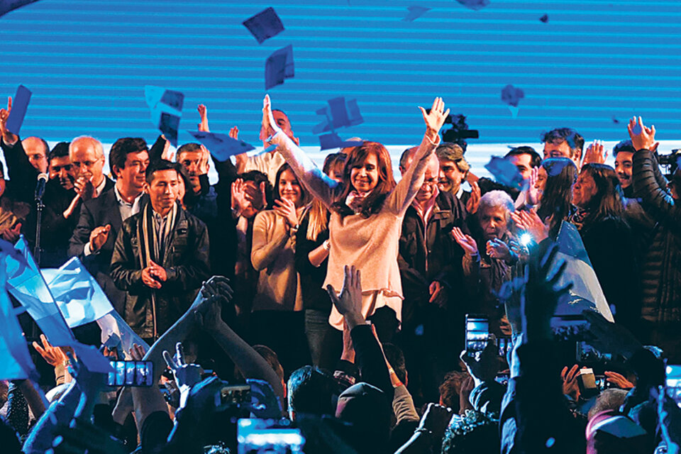 La candidata de Unidad Ciudadana, Cristina Kirchner, debió esperar hasta cerca de las 4 para anunciar su triunfo.