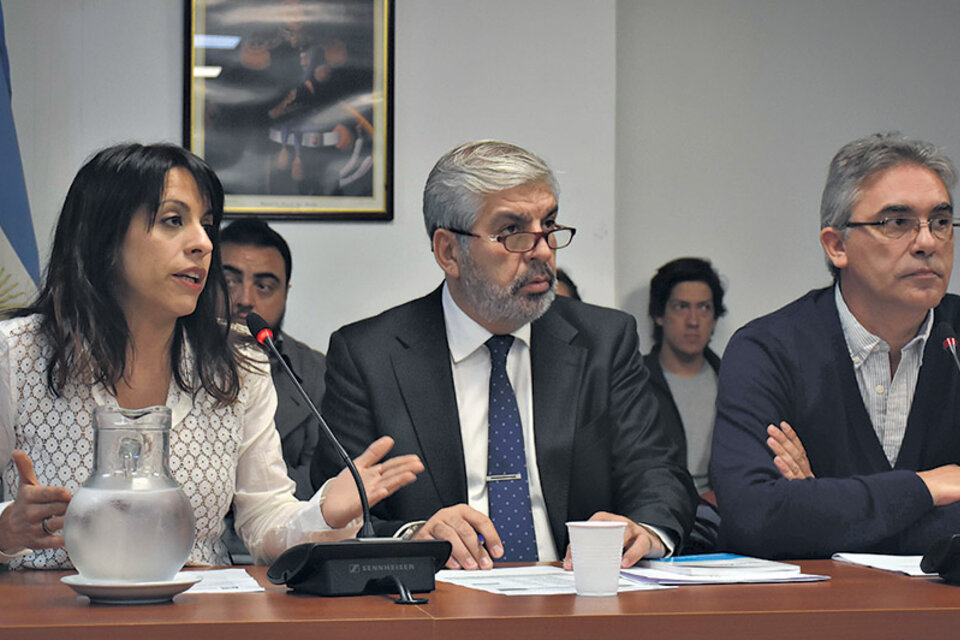 La diputada Victoria Donda, Ramón Torres Molina y el diputado Remo Carlotto. (Fuente: DyN)