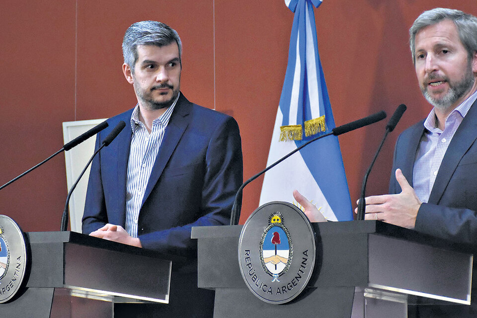 Marcos Peña y Rogelio Frigerio en la conferencia de prensa que dieron el lunes para hablar de los resultados. (Fuente: DyN)