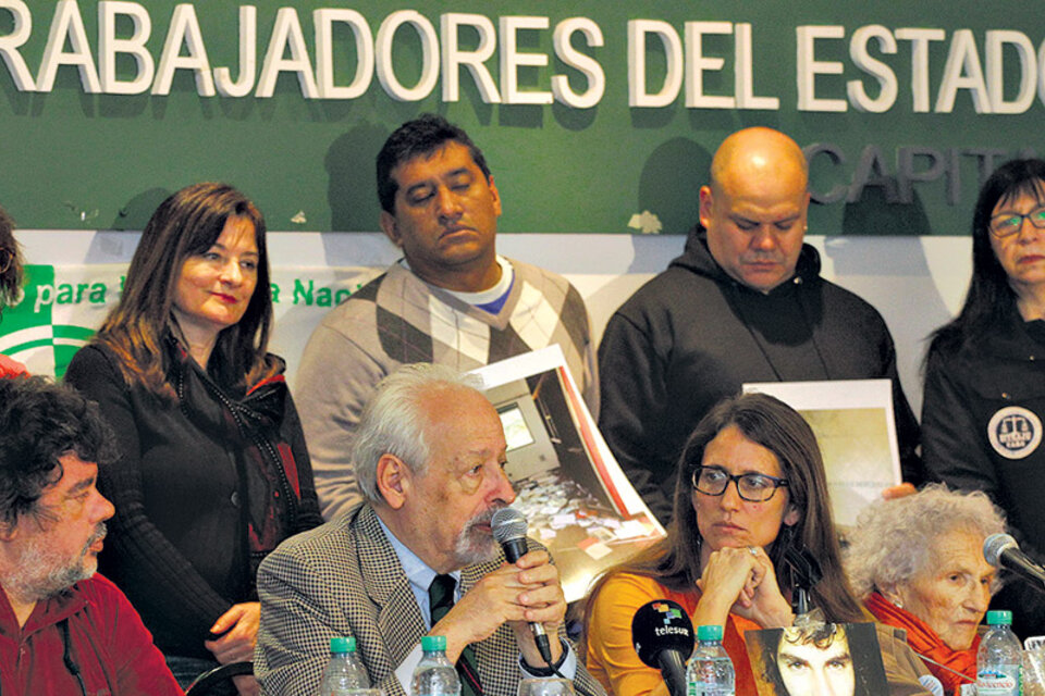 Alejandro Garfagnini, Horacio Verbitsky, Elizabeth Gómez Alcorta y Lita Boitano ayer en la sede de ATE Capital. (Fuente: DyN)