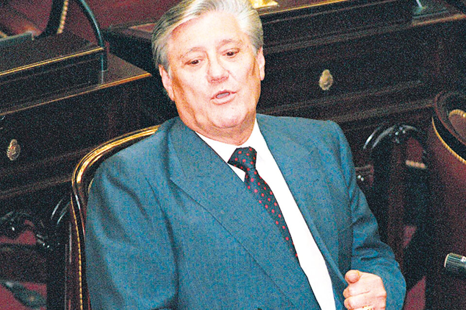 Eduardo Angeloz se retiró de la política en 2001 luego de terminar su mandato como senador. (Fuente: DyN)