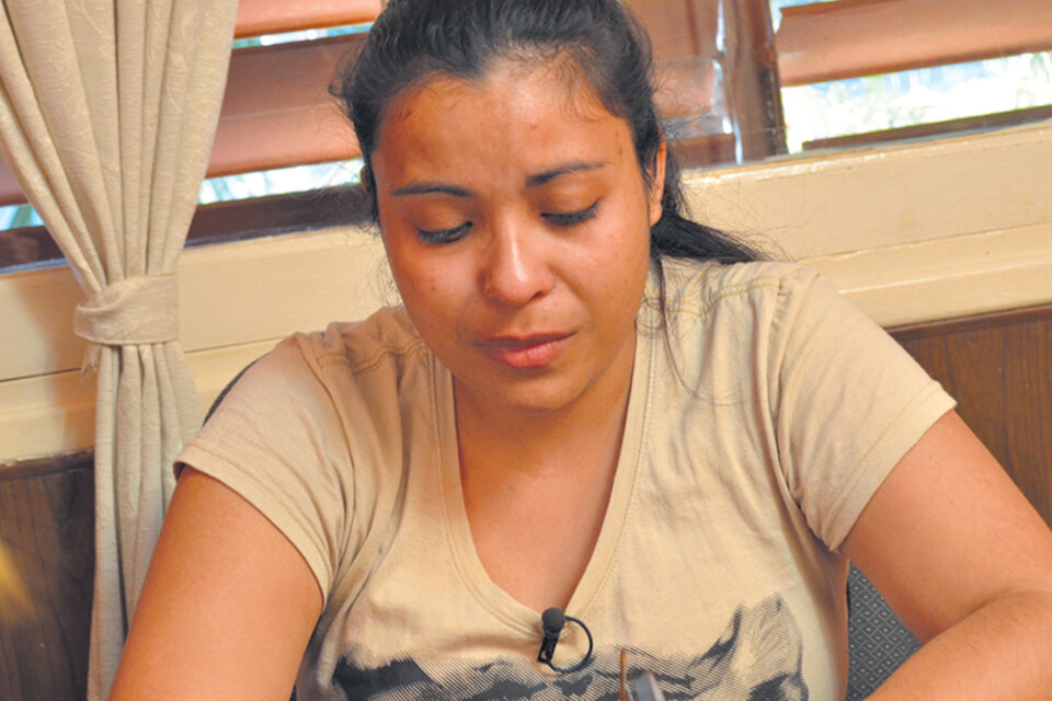 Victoria Aguirre, en el despacho de la directora del penal, durante su diálogo con PáginaI12. (Fuente: Gentileza Patricia Lopez Espinola)
