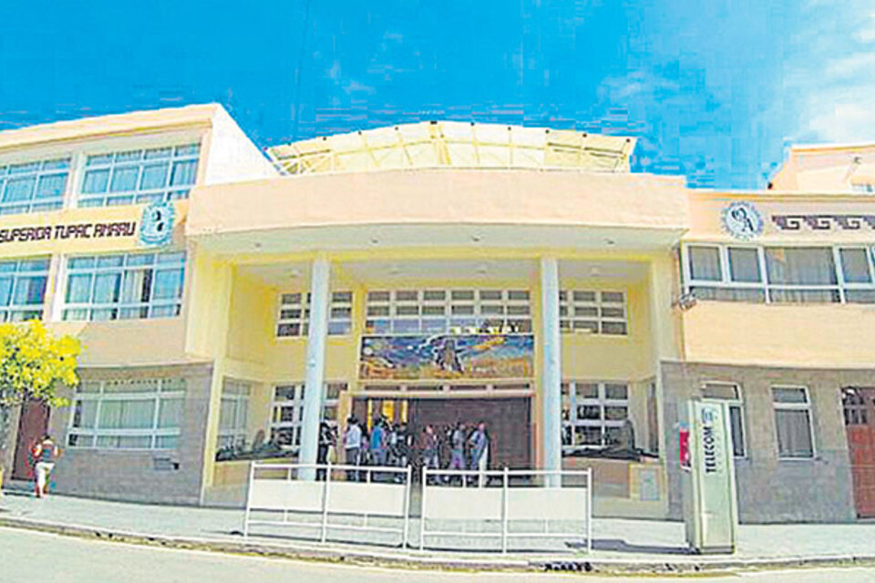Los establecimientos educativos de la Tupac Amaru fueron intervenidos por el gobierno de Morales.