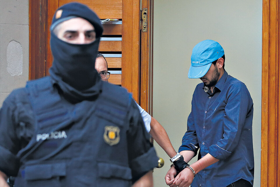 Detención por parte de los Mossos d’Esquadra de un sospechoso vinculado a los ataques terroristas de Barcelona y Cambrils.