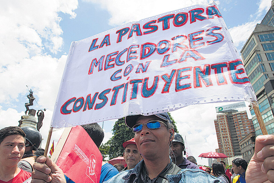 Simpatizantes muestran su apoyo a la asamblea constituyente el mismo día que Trump criticó a Caracas. (Fuente: EFE)
