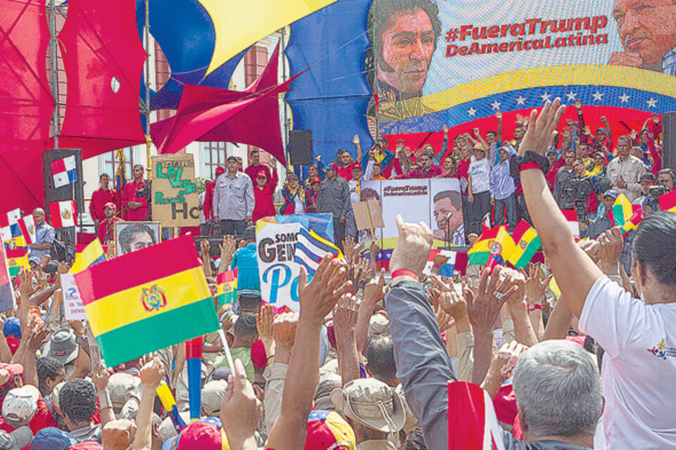 En Caracas, simpatizantes del gobierno acudieron a la marcha antiimperialista. (Fuente: EFE)