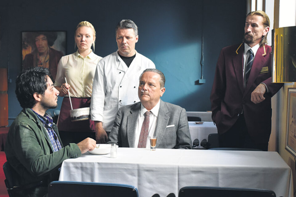 Wikström y su banda de empleados, que parecen escapados de la cárcel, pero tienen un corazón de oro.
