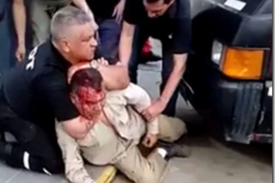 José Ojeda fue golpeado violentamente por los policías Gustavo Castillo y Héctor Sosa. (Fuente: Captura de vídeo )