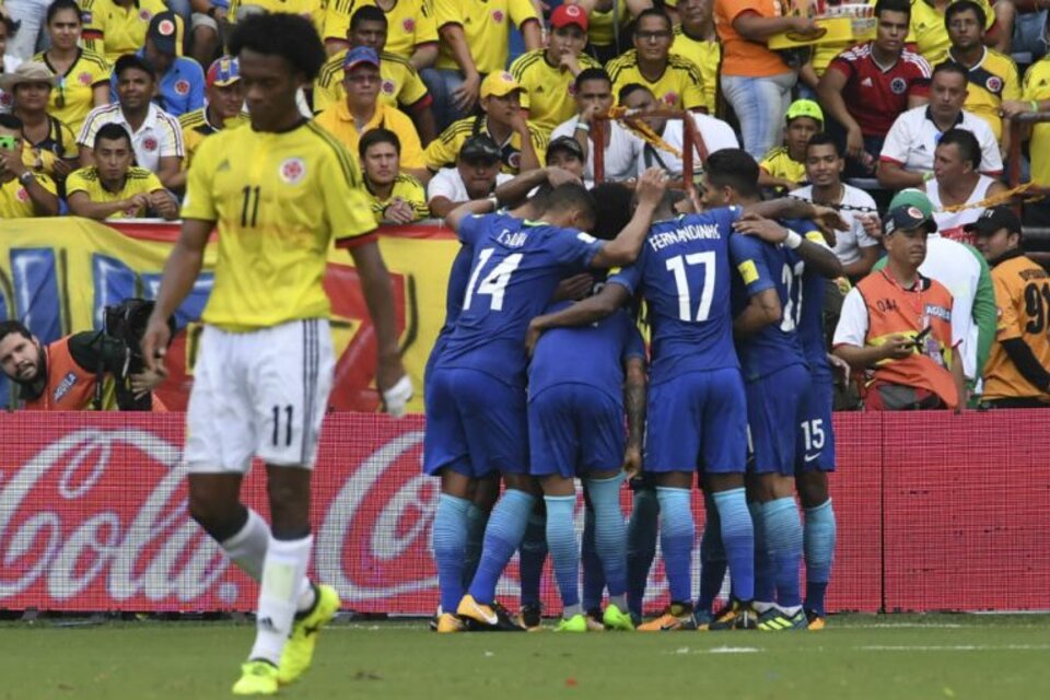 Los jugadores de Brasil celebran su gol en Barranquilla. (Fuente: AFP)