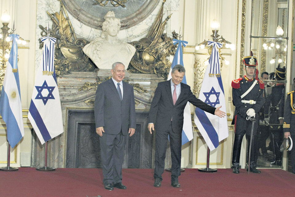 El primer ministro israelí Benjamín Netanyahu junto al presidente Mauricio Macri. (Fuente: DyN)
