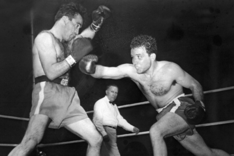 LaMotta golpea a Cerdan, la noche que se consagró campeón de los medianos. (Fuente: AFP)